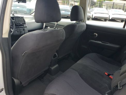 Used 2010 Nissan Versa Hatchback w/ Premium Pkg FWD image 10