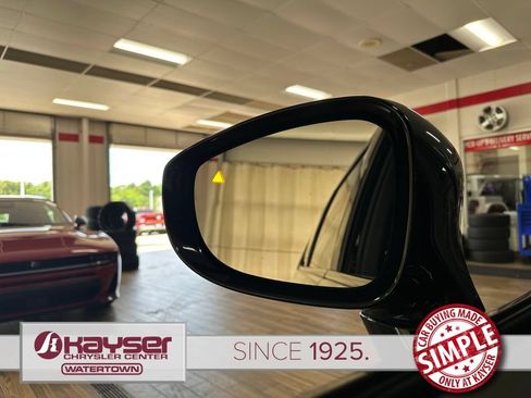 New 2026 Chrysler Pacifica Limited w/ S Appearance Package AWD/4WD image 9