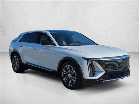 Used 2024 Cadillac Lyriq Luxury RWD image 3