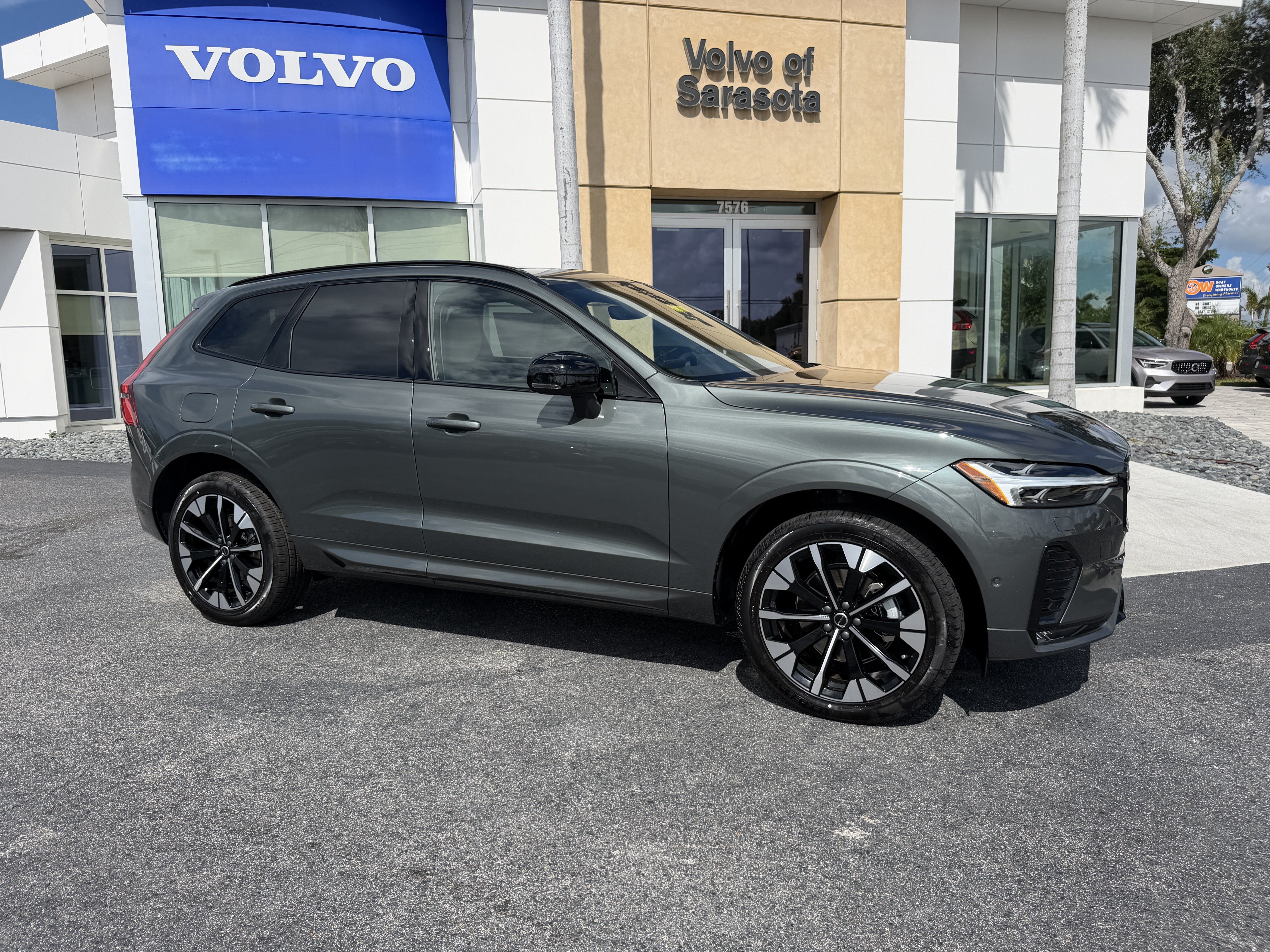 New 2027 Volvo XC60 B5 Plus AWD/4WD image 1