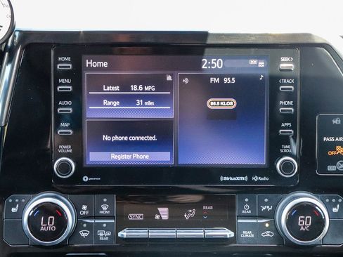 Used 2022 Toyota Highlander XLE FWD image 17
