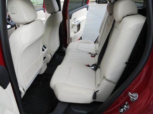 Used 2022 Mercedes-Benz GLB 250 4MATIC image 35