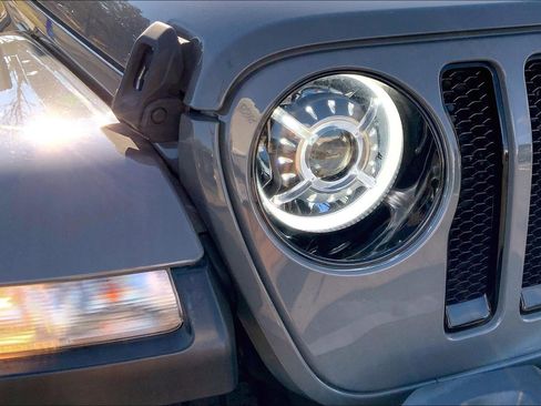 Used 2020 Jeep Wrangler Unlimited Sahara image 24