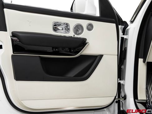 Used 2022 Rolls-Royce Cullinan w/ Cullinan Package image 23