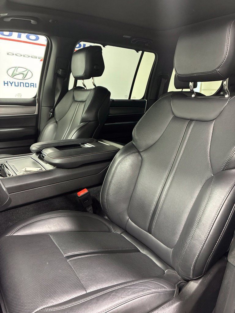 Used 2025 Jeep Wagoneer Series III w/ Premium Group I AWD/4WD image 11