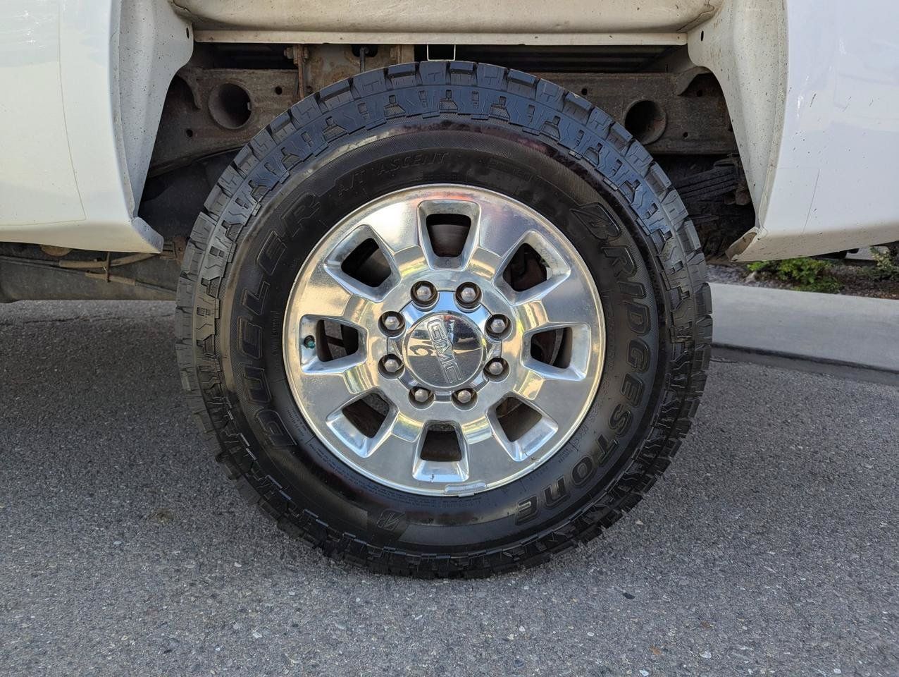 Used 2014 GMC Sierra 2500 SLT w/ Suspension Package, Off-Road AWD/4WD image 25