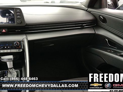 Used 2025 Hyundai Elantra Sport FWD image 31