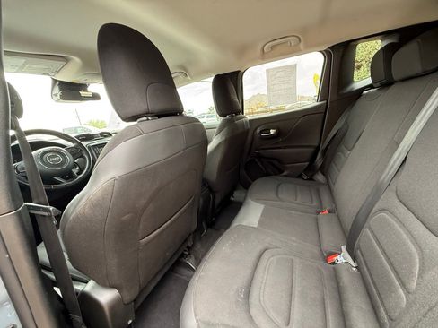 Used 2017 Jeep Renegade Altitude FWD image 15
