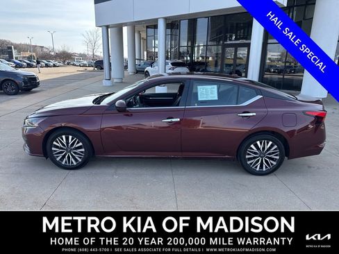Used 2023 Nissan Altima 2.5 SV FWD image 2