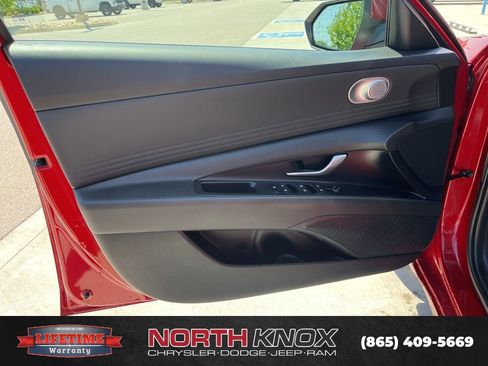 Used 2025 Hyundai Elantra SEL FWD image 5