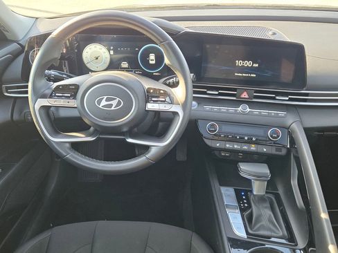 Used 2024 Hyundai Elantra SEL w/ Convenience Package image 27