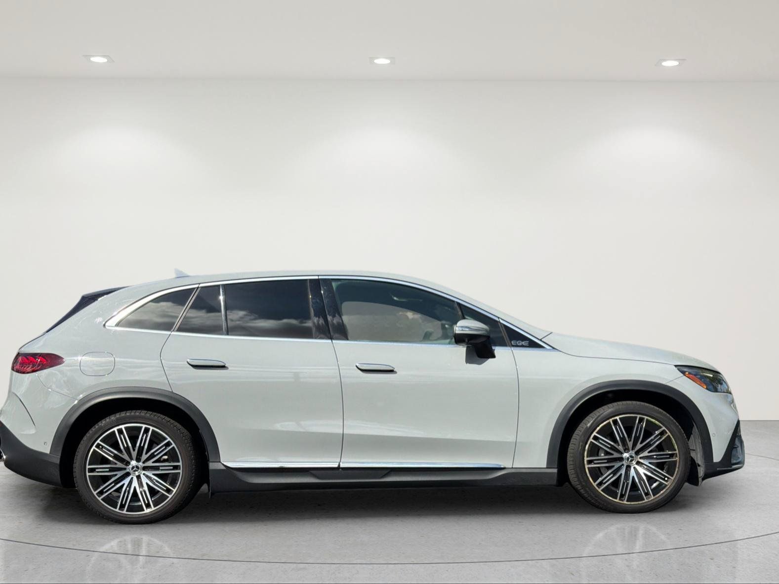 Used 2023 Mercedes-Benz EQE 500 4MATIC SUV image 5