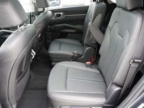 Certified 2022 Kia Sorento SX image 19