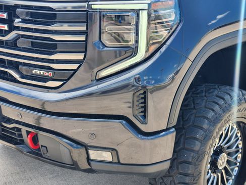 Used 2023 GMC Sierra 1500 AT4 w/ AT4 Preferred Package AWD/4WD image 9