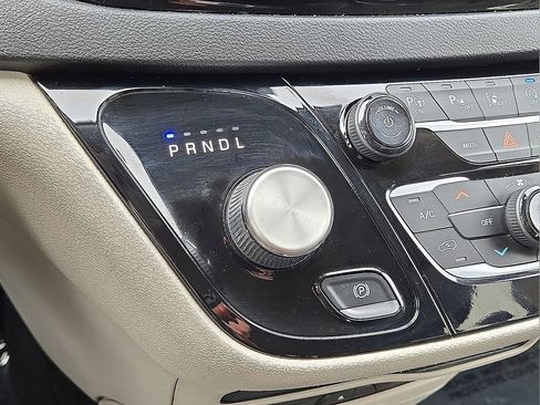 Used 2022 Chrysler Pacifica Touring-L w/ Uconnect Theater Family Group image 30