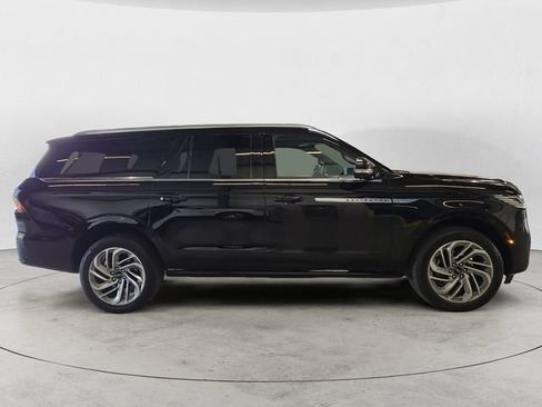 Used 2025 Lincoln Navigator L Reserve AWD/4WD image 4
