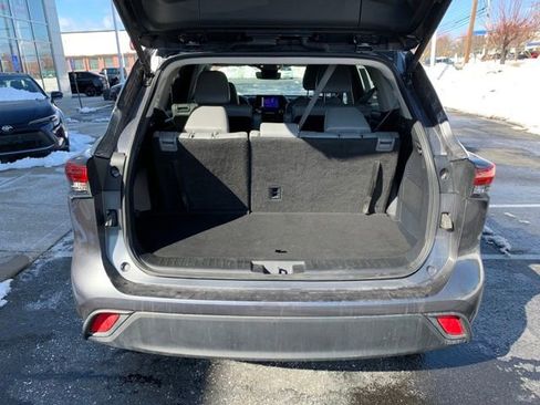 Certified 2025 Toyota Highlander XLE image 28