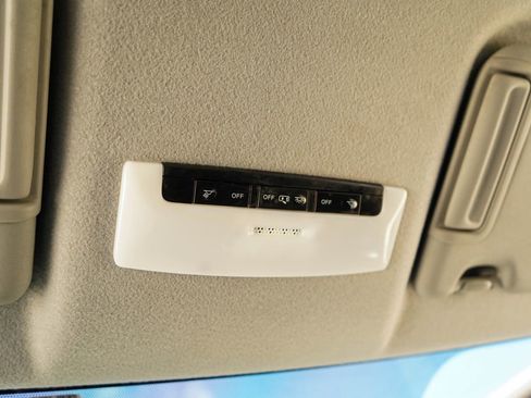 Used 2019 Nissan Kicks SR w/ SR Premium Package FWD image 12