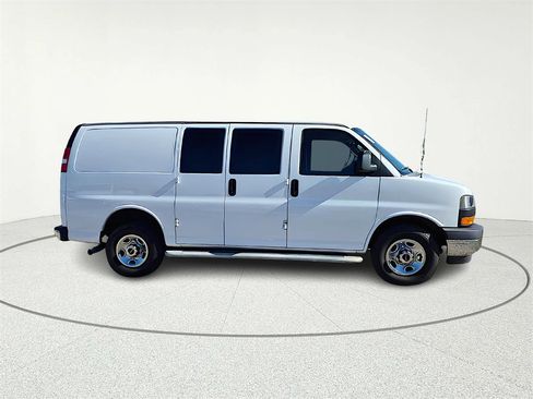 Used 2021 GMC Savana 2500 w/ Driver Convenience Package image 8