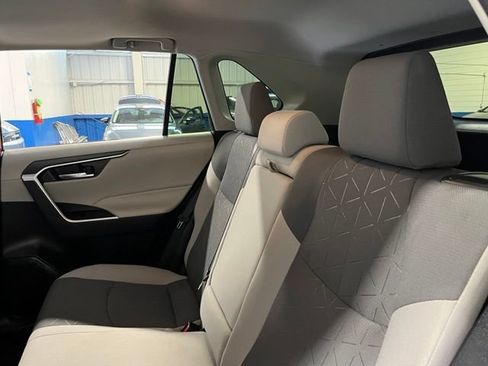 Used 2020 Toyota RAV4 XLE w/ Convenience Package FWD image 17
