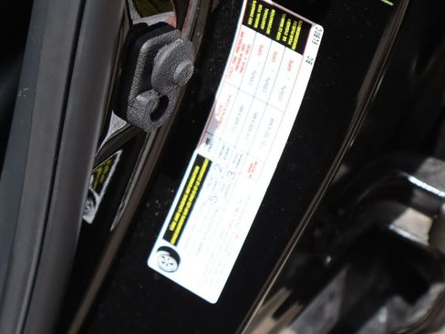Used 2025 Nissan Sentra SR w/ SR Premium Package FWD image 30