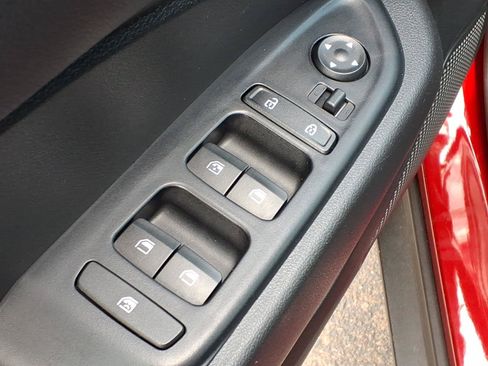 Certified 2024 Hyundai Venue SEL FWD image 23