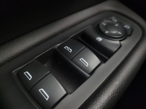 Used 2024 GMC Terrain SLT w/ Elevation Edition image 27