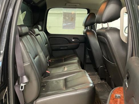 Used 2011 Chevrolet Avalanche LT image 20