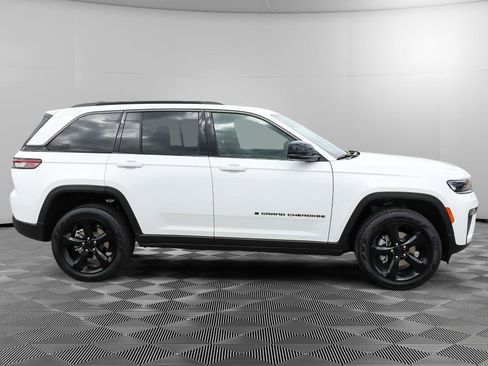 New 2026 Jeep Grand Cherokee Limited w/ Limited Altitude Package AWD/4WD image 8
