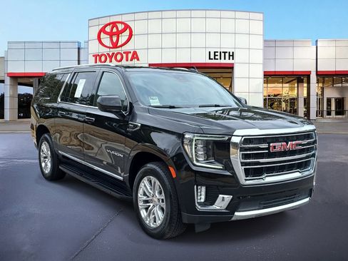 Used 2023 GMC Yukon XL SLT image 3