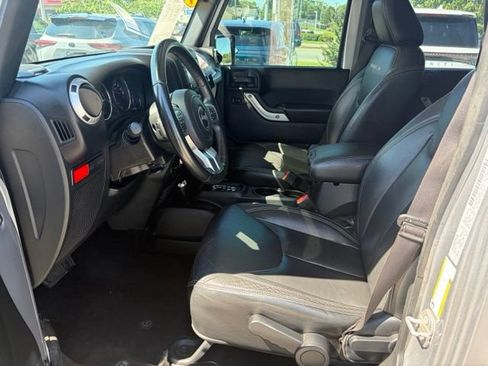 Used 2017 Jeep Wrangler Unlimited Rubicon AWD/4WD image 16