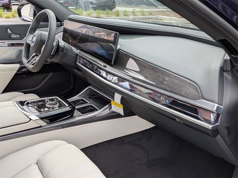 New 2026 BMW 750e xDrive 750e xDrive image 11