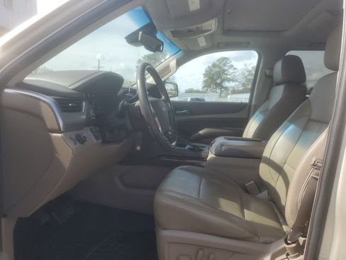 Used 2016 Chevrolet Suburban LT image 8