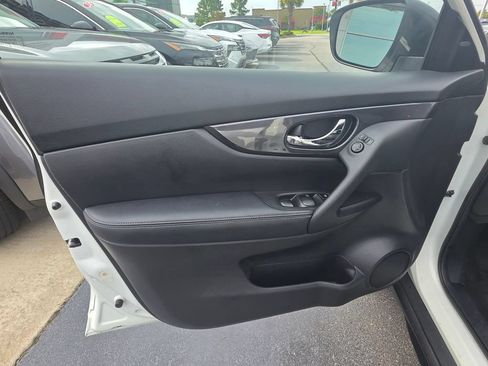 Used 2020 Nissan Rogue SV FWD image 13