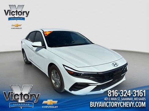 Used 2025 Hyundai Elantra SE w/ Cargo Package image 1