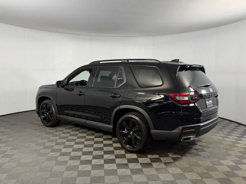 Used 2025 Honda Pilot Black Edition image 5