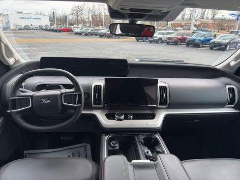 Used 2025 Ford Expedition Active image 11