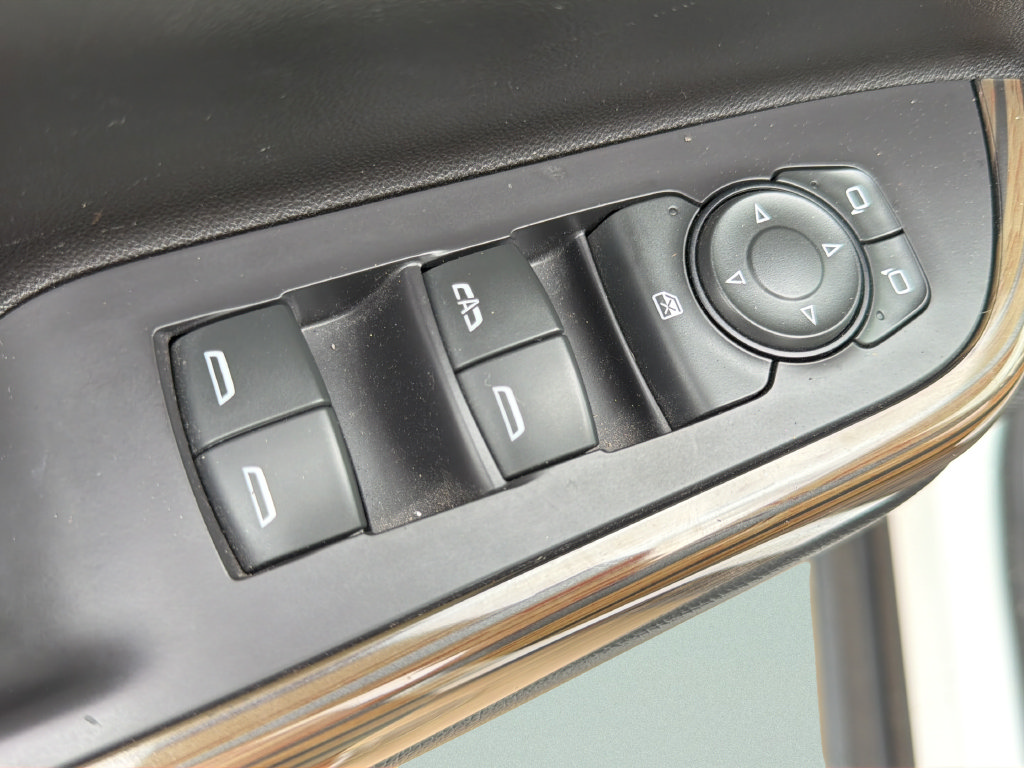 Used 2022 GMC Acadia SLE w/ Driver Convenience Package FWD image 20