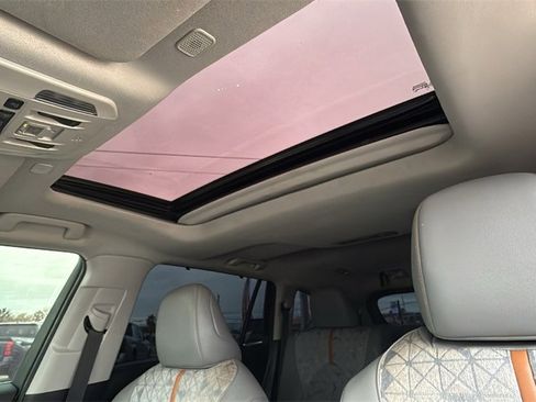 Used 2023 Toyota Highlander Bronze Edition image 12