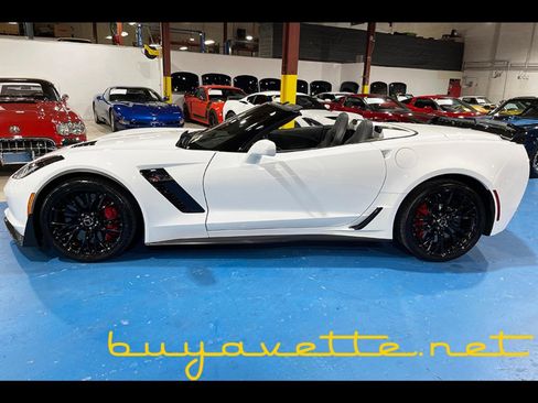 Used 2015 Chevrolet Corvette Z06 w/ 3LZ Preferred Equipment Group RWD image 8