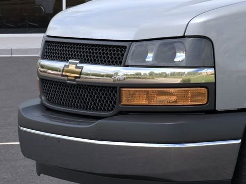 New 2026 Chevrolet Express 3500 LT w/ LT Preferred Equipment Group RWD image 13