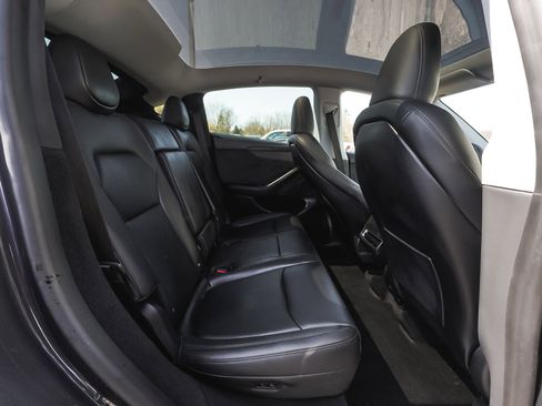 Used 2026 Tesla Model Y AWD image 32