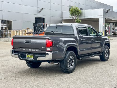 Used 2018 Toyota Tacoma SR5 RWD image 6