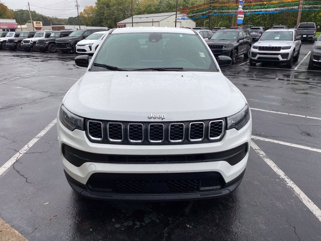Used 2024 Jeep Compass Sport AWD/4WD image 5