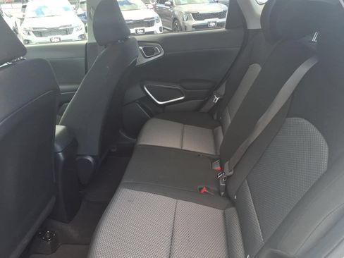 Used 2023 Kia Soul LX w/ LX Technology Package FWD image 8