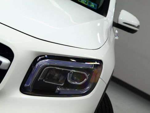 Used 2021 Mercedes-Benz GLB 250 4MATIC image 7