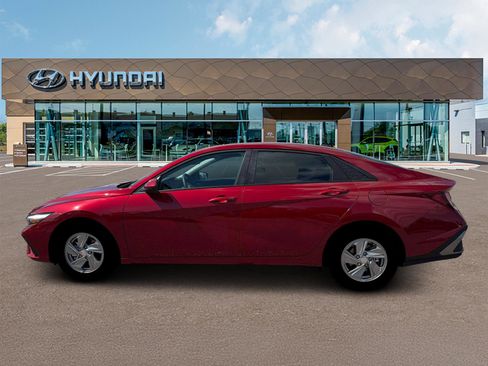 New 2026 Hyundai Elantra SE image 3