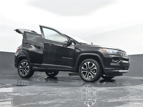 Used 2022 Jeep Compass Limited image 32