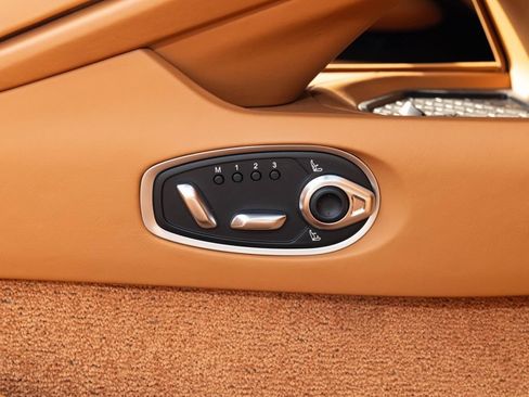 Used 2025 Aston Martin DB12 Convertible RWD image 52