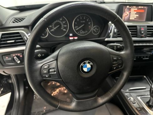 Used 2017 BMW 320i Sedan RWD image 22